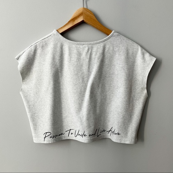 Ptula Active The Debbi Simplified Crop Tee Top Marbled White Boxy Fit XS - Picture 3 of 11